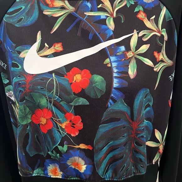 Nike Tropical Cropped Sweatshirt - Picture 3 of 8
